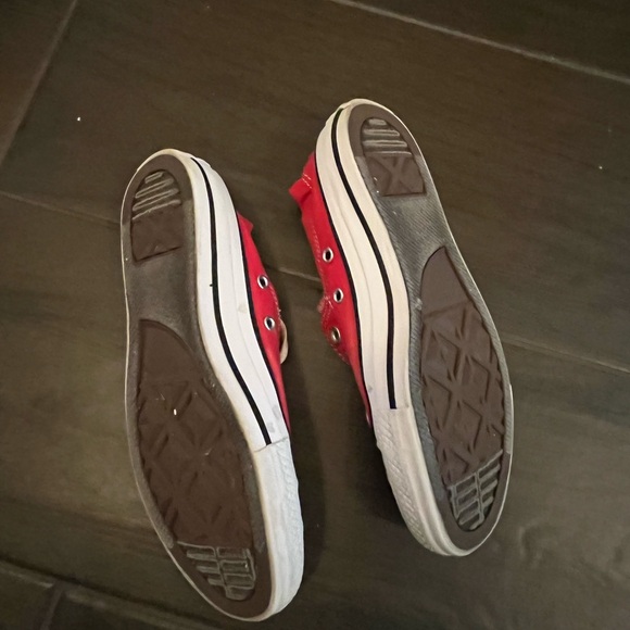 Red slip on converse chuck taylor size 6 *does not come with short laces* - Picture 5 of 6